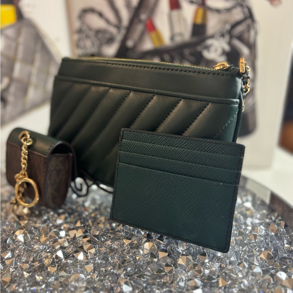 Michael Kors Emerald Green Crossbody with Card holder and AirPod case NWOT - Picture 9 of 12
